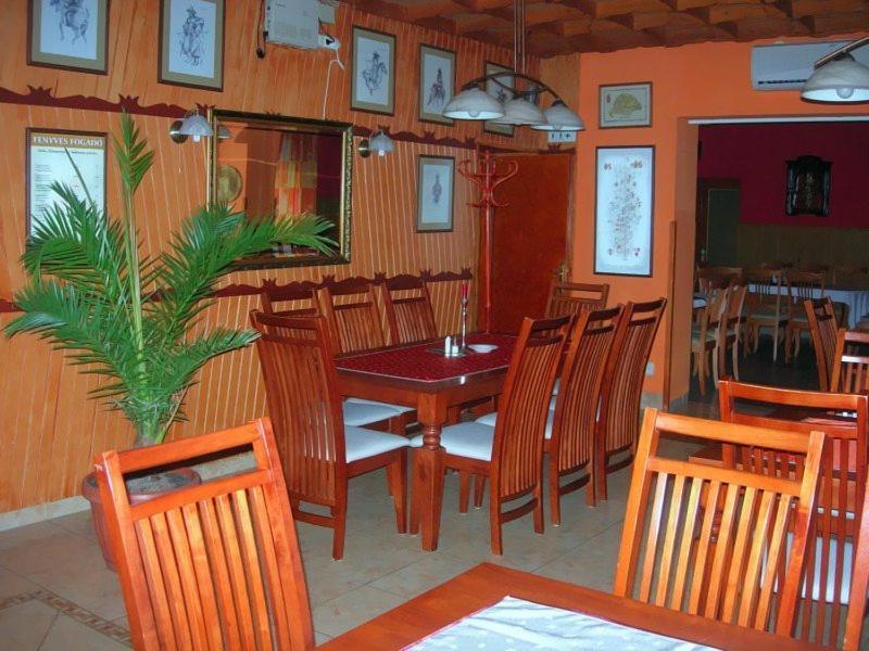 Fenyves Fogado Hotel Szurdokpüspöki Esterno foto