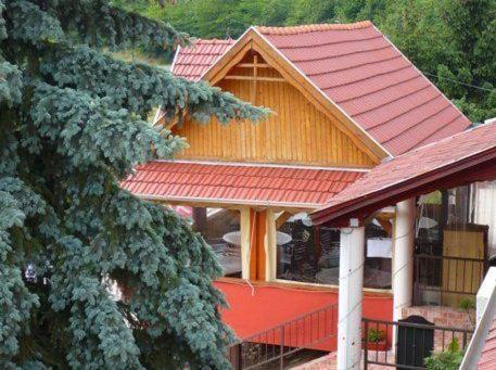 Fenyves Fogado Hotel Szurdokpüspöki Esterno foto