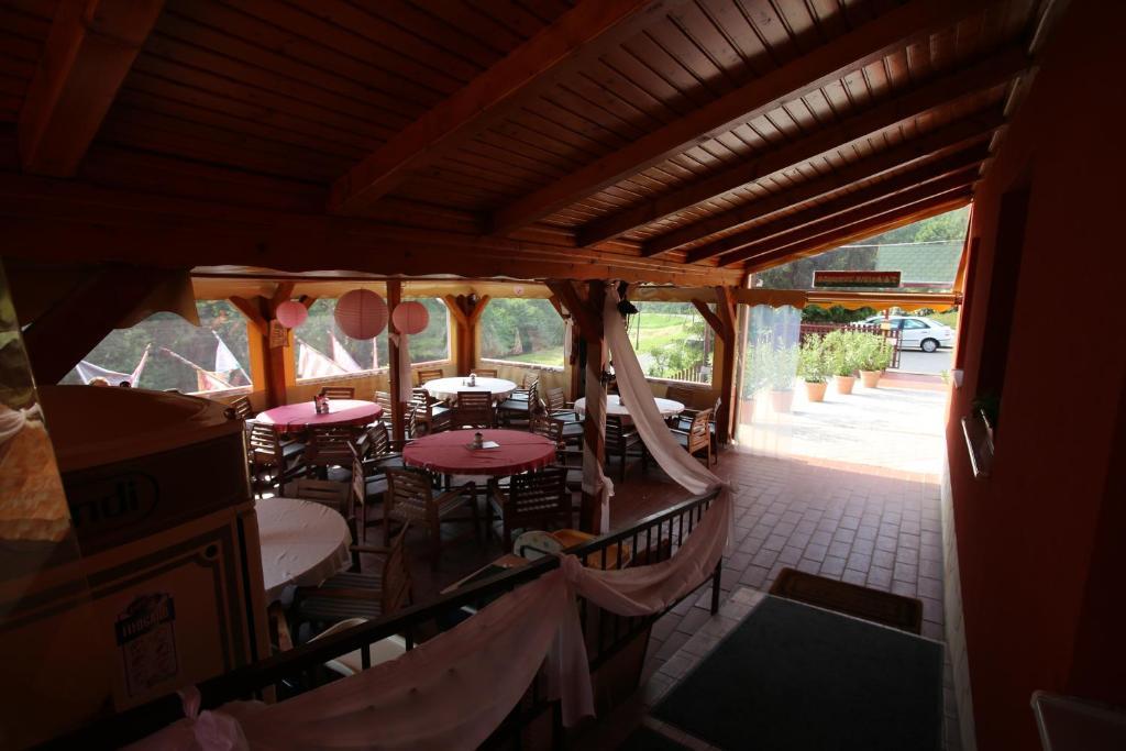 Fenyves Fogado Hotel Szurdokpüspöki Esterno foto