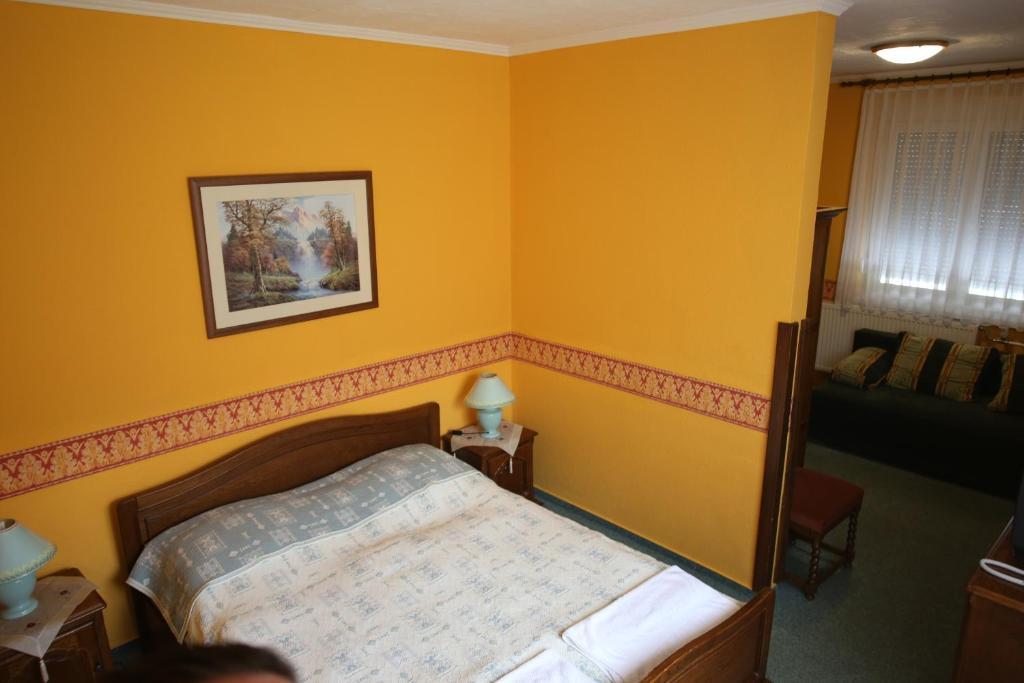 Fenyves Fogado Hotel Szurdokpüspöki Camera foto