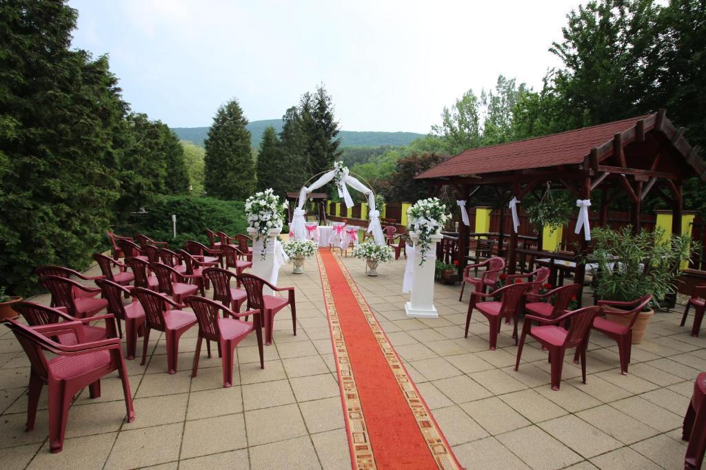 Fenyves Fogado Hotel Szurdokpüspöki Esterno foto
