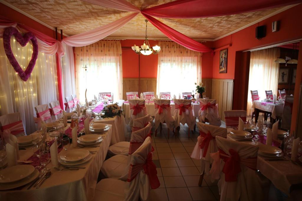 Fenyves Fogado Hotel Szurdokpüspöki Esterno foto