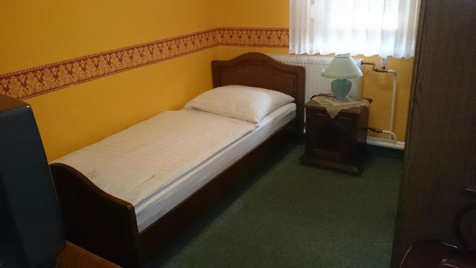 Fenyves Fogado Hotel Szurdokpüspöki Camera foto