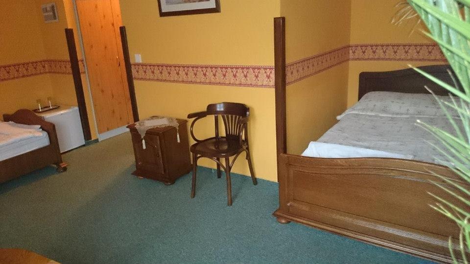 Fenyves Fogado Hotel Szurdokpüspöki Camera foto